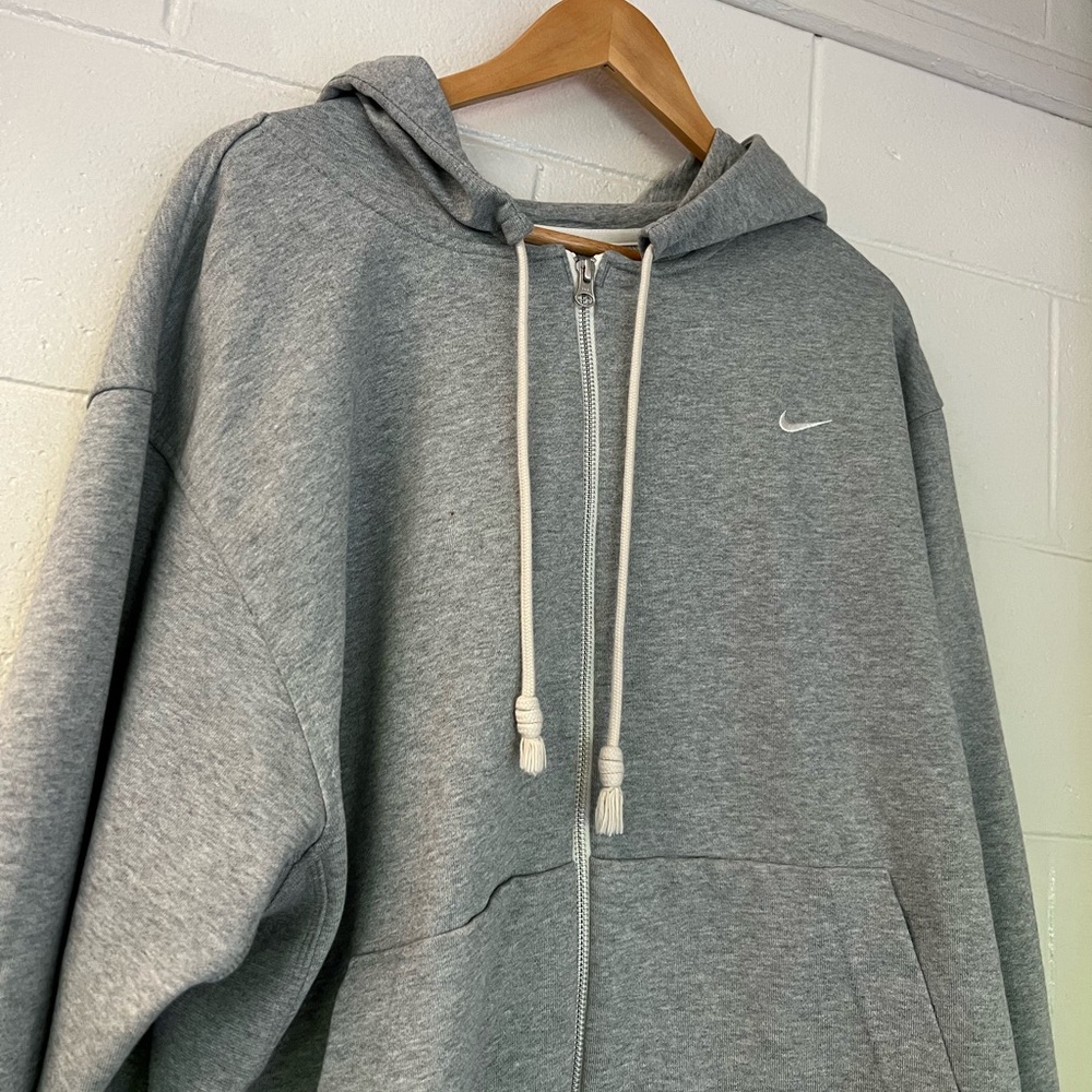 Nike Grey Standard Issue Zip Up Hoodie (XL Tall)